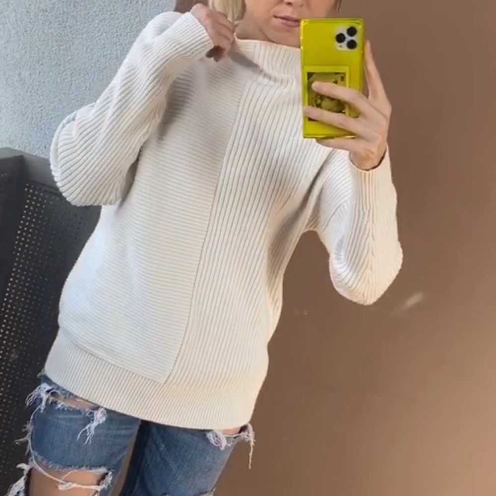 Banana republic cream thick turtle neck sweater